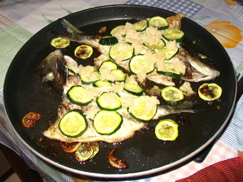 Un piatto con il pesce- 001
